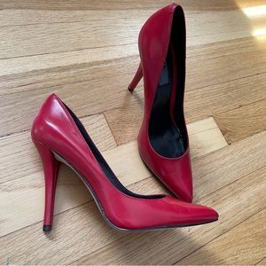 New Mia Limited Edition Leather Red Venus Pumps in size 7 1/2M.  Never worn.
